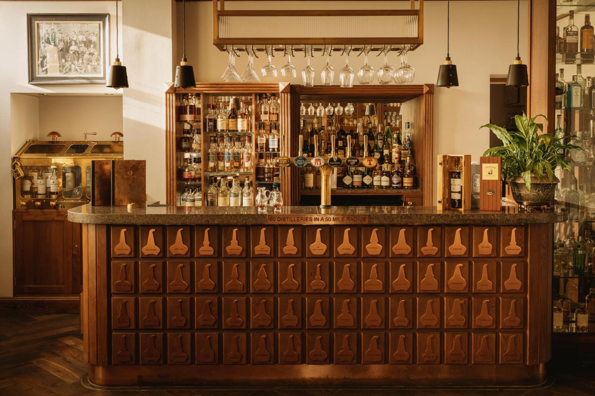 The Station Hotel Rothes Eksteriør billede