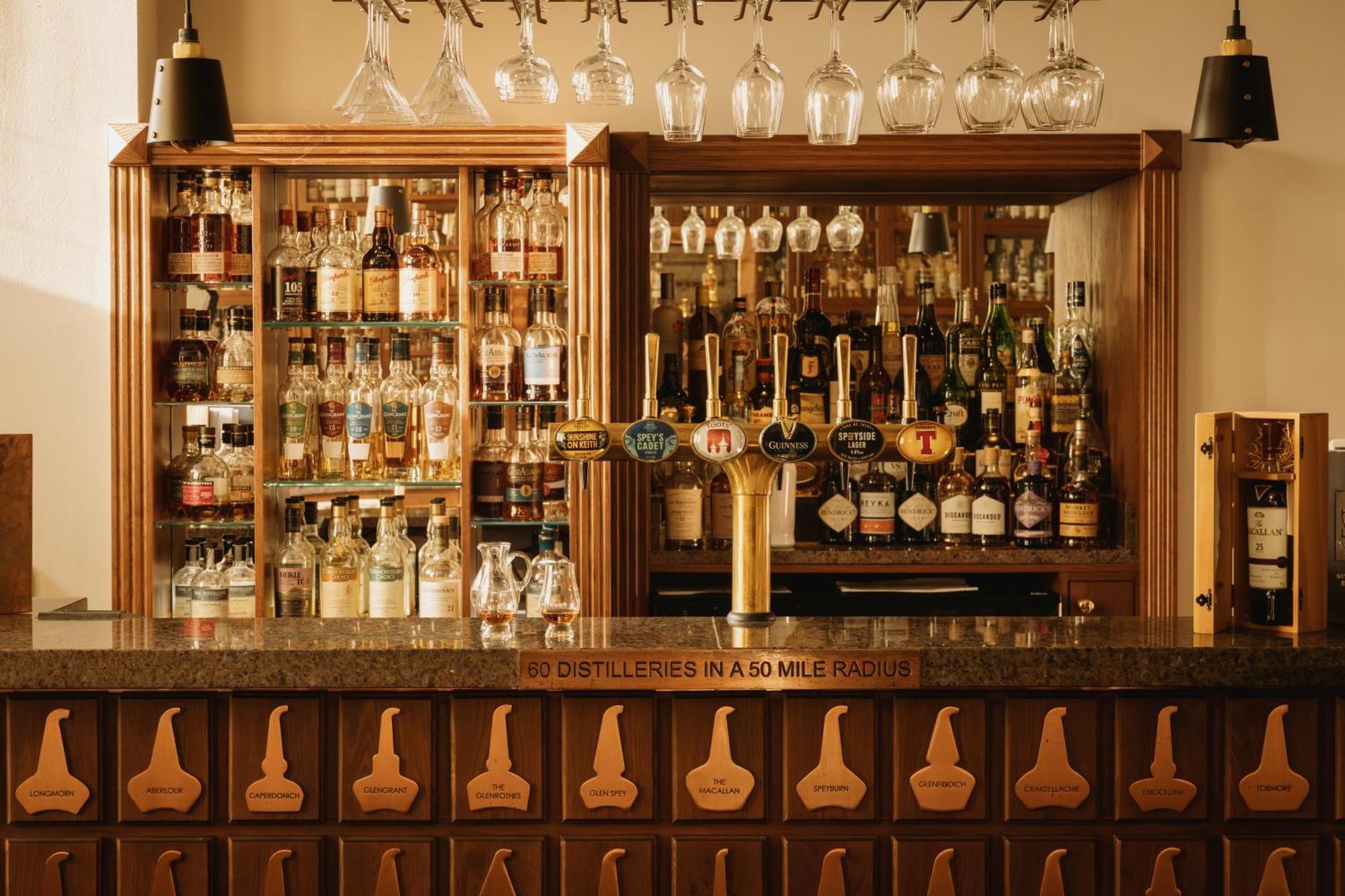 The Station Hotel Rothes Eksteriør billede